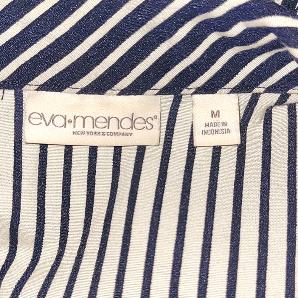 Eva Mendes NY&Co. Split front dress Medium w/pockets!!!!